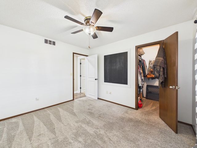 1222 N Oak Ridge Ct, Goddard, KS 67052