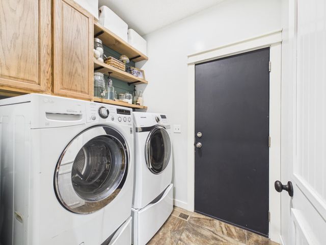 1222 N Oak Ridge Ct, Goddard, KS 67052