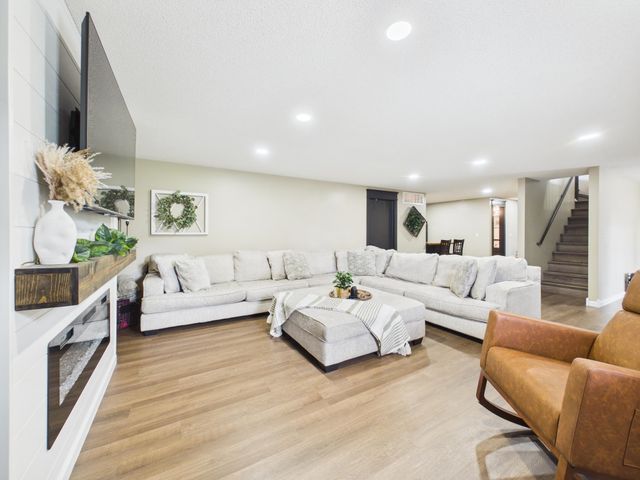 1222 N Oak Ridge Ct, Goddard, KS 67052