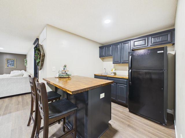 1222 N Oak Ridge Ct, Goddard, KS 67052