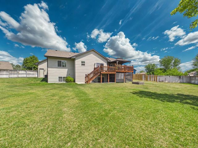1222 N Oak Ridge Ct, Goddard, KS 67052