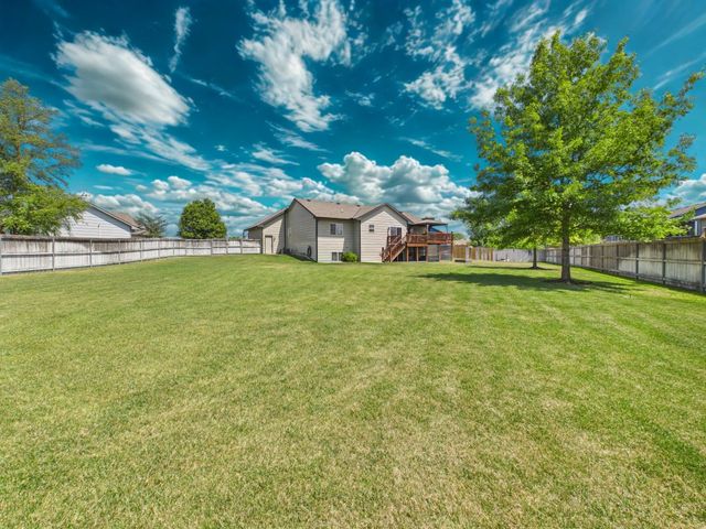 1222 N Oak Ridge Ct, Goddard, KS 67052