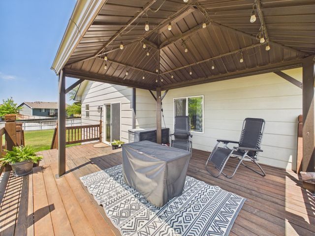 1222 N Oak Ridge Ct, Goddard, KS 67052