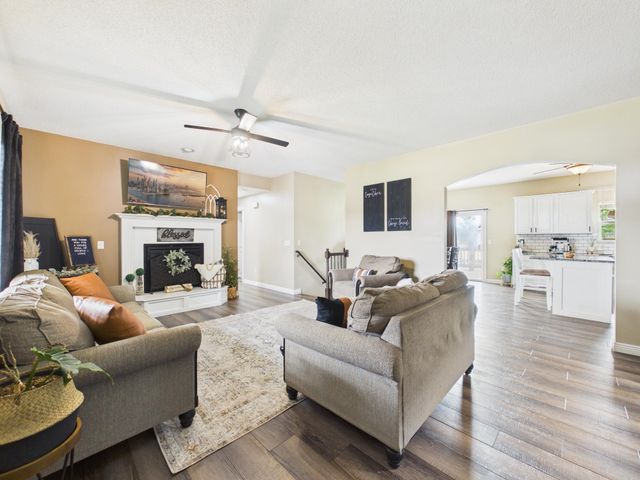 1222 N Oak Ridge Ct, Goddard, KS 67052