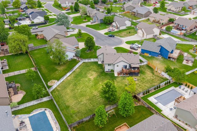 1222 N Oak Ridge Ct, Goddard, KS 67052