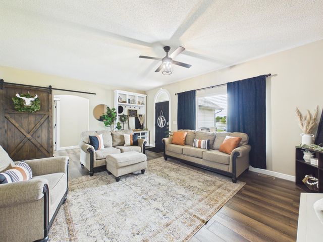 1222 N Oak Ridge Ct, Goddard, KS 67052