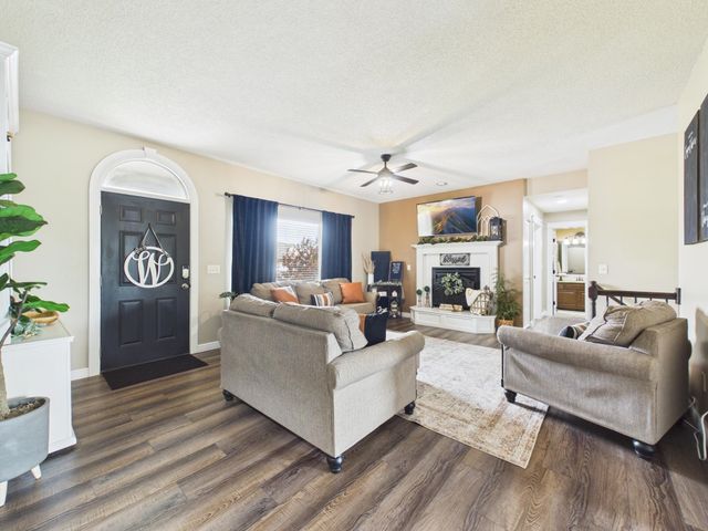 1222 N Oak Ridge Ct, Goddard, KS 67052