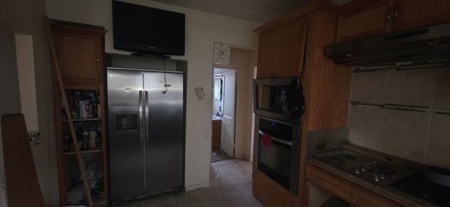 9905 S Yale Avenue, Chicago, IL 60628