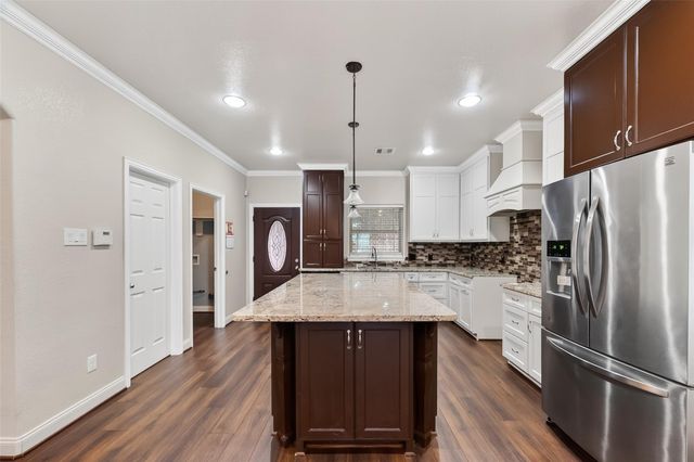 213 W Jackson Avenue, Pasadena, TX 77506