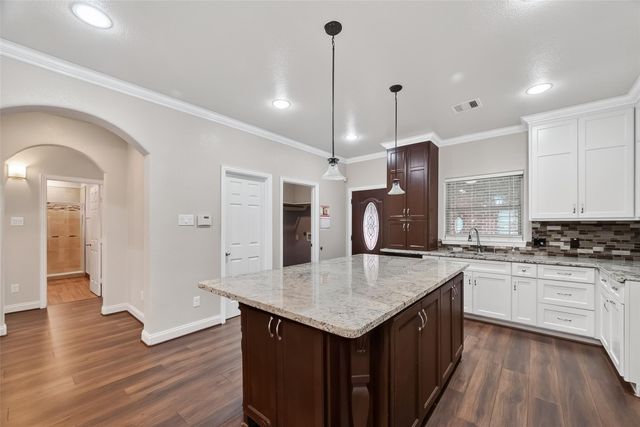 213 W Jackson Avenue, Pasadena, TX 77506