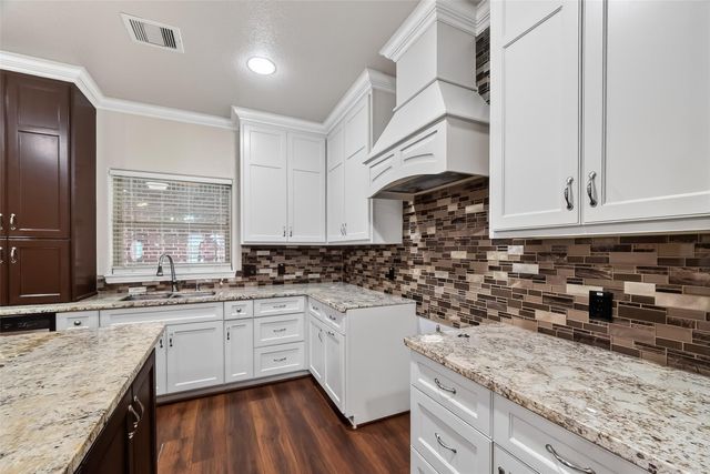 213 W Jackson Avenue, Pasadena, TX 77506