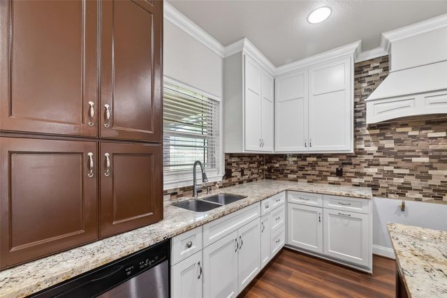 213 W Jackson Avenue, Pasadena, TX 77506