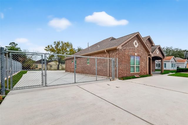 213 W Jackson Avenue, Pasadena, TX 77506