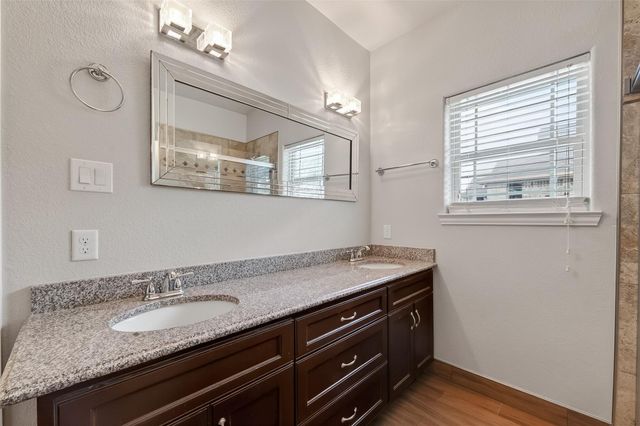 213 W Jackson Avenue, Pasadena, TX 77506