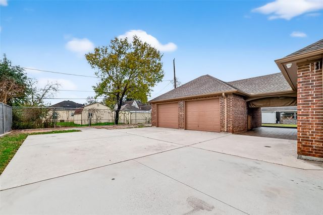 213 W Jackson Avenue, Pasadena, TX 77506