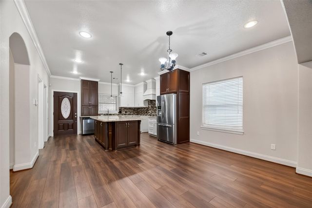 213 W Jackson Avenue, Pasadena, TX 77506