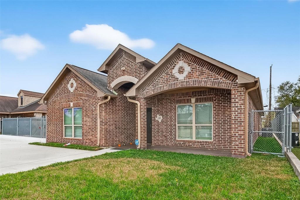 213 W Jackson Avenue, Pasadena, TX 77506