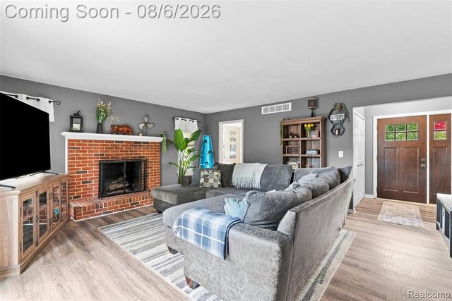 19360 Shadyside Street, Livonia, MI 48152