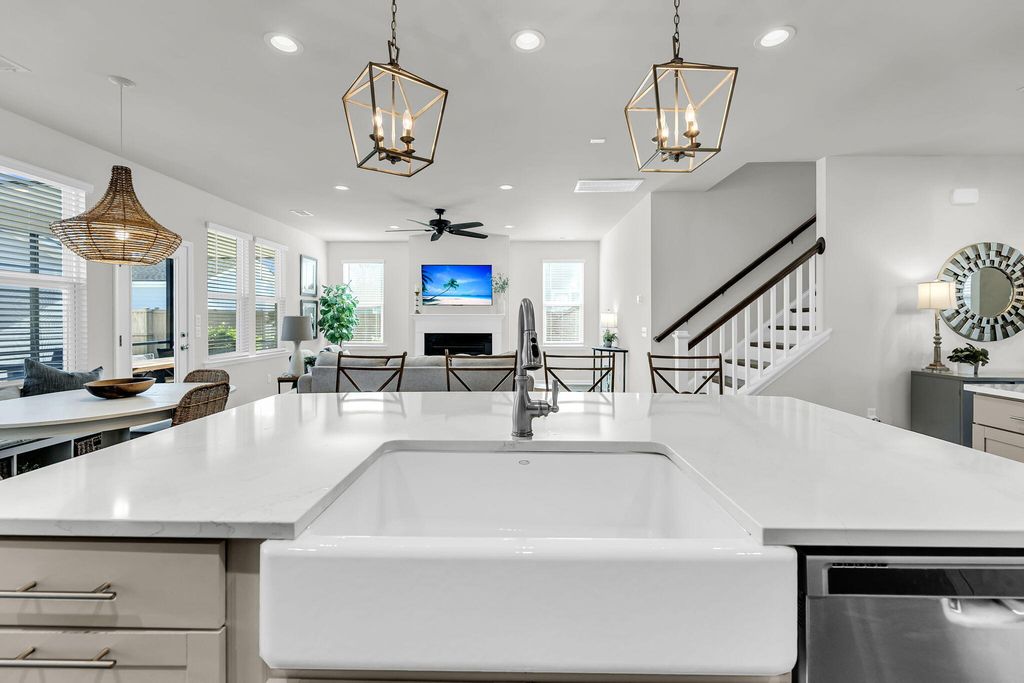 Image 10 of property listing at 2008 Bouganvillia Drive, Johns Island, SC 29455