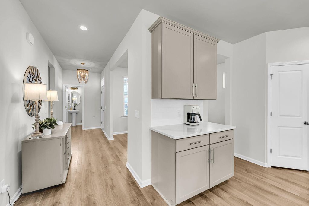 Image 8 of property listing at 2008 Bouganvillia Drive, Johns Island, SC 29455