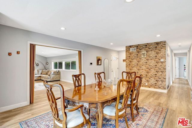 23830 Vanowen Street, West Hills (los Angeles), CA 91307