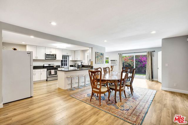 23830 Vanowen Street, West Hills (los Angeles), CA 91307