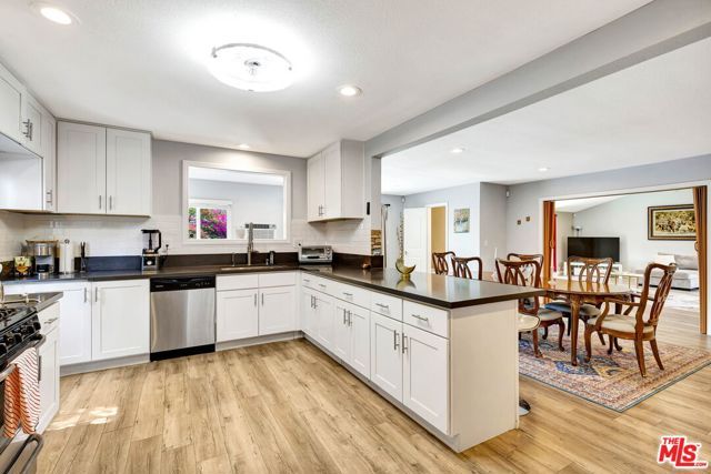 23830 Vanowen Street, West Hills (los Angeles), CA 91307