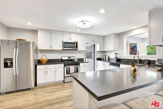 23830 Vanowen Street, West Hills (los Angeles), CA 91307