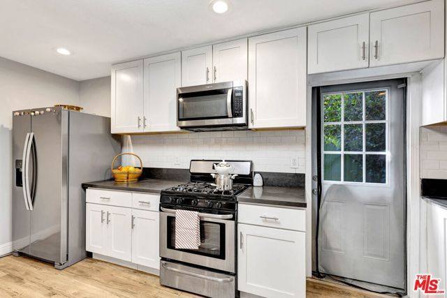 23830 Vanowen Street, West Hills (los Angeles), CA 91307