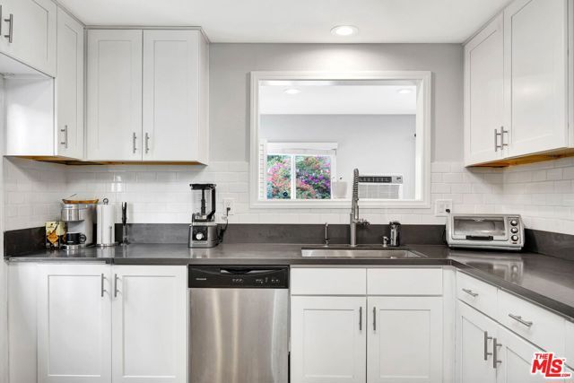 23830 Vanowen Street, West Hills (los Angeles), CA 91307