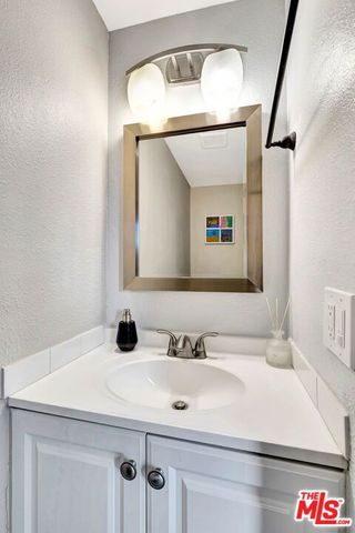 23830 Vanowen Street, West Hills (los Angeles), CA 91307