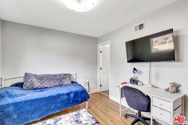 23830 Vanowen Street, West Hills (los Angeles), CA 91307