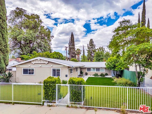 23830 Vanowen Street, West Hills (los Angeles), CA 91307