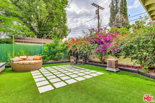 23830 Vanowen Street, West Hills (los Angeles), CA 91307