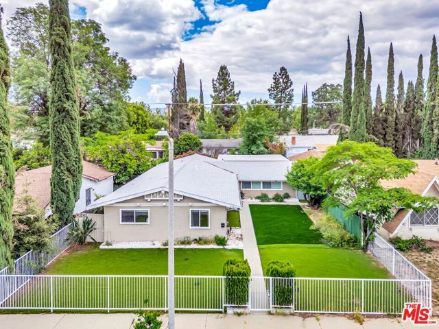 23830 Vanowen Street, West Hills (los Angeles), CA 91307