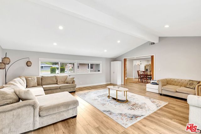 23830 Vanowen Street, West Hills (los Angeles), CA 91307