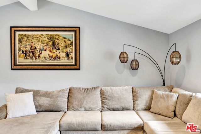 23830 Vanowen Street, West Hills (los Angeles), CA 91307