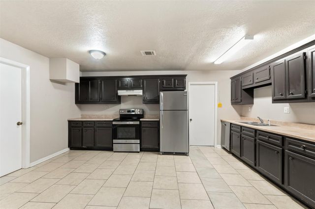 1715 Brazos Street, Rosenberg, TX 77471