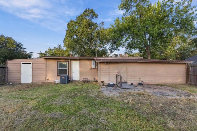 1715 Brazos Street, Rosenberg, TX 77471