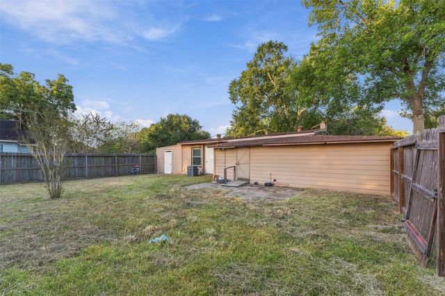 1715 Brazos Street, Rosenberg, TX 77471