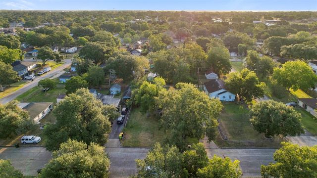1715 Brazos Street, Rosenberg, TX 77471