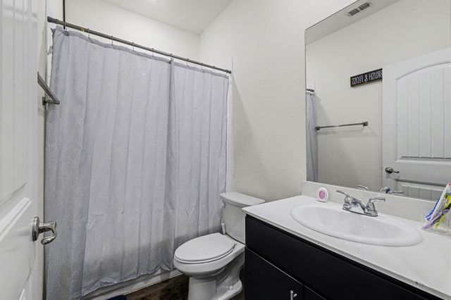 111 Dartmouth Avenue, Farmersville, TX 75442