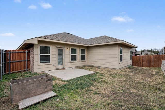 111 Dartmouth Avenue, Farmersville, TX 75442