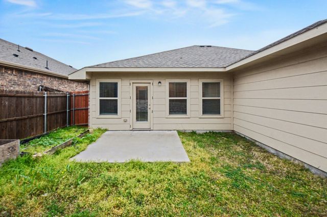 111 Dartmouth Avenue, Farmersville, TX 75442