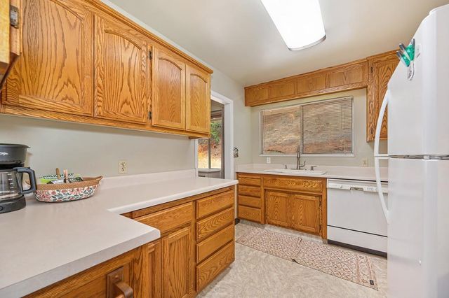 18251 W Clinton Rd, Jackson, CA 95642