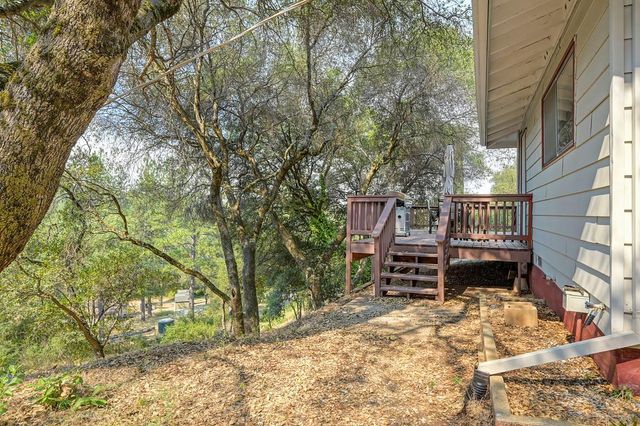 18251 W Clinton Rd, Jackson, CA 95642