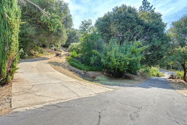 18251 W Clinton Rd, Jackson, CA 95642