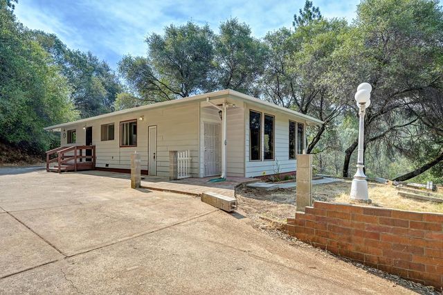18251 W Clinton Rd, Jackson, CA 95642