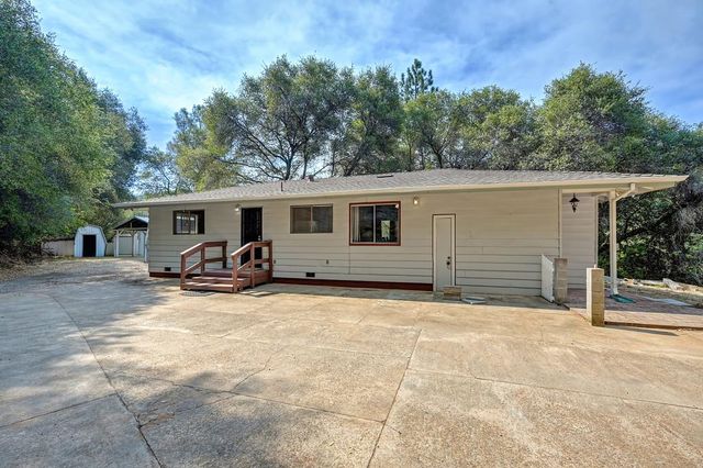 18251 W Clinton Rd, Jackson, CA 95642