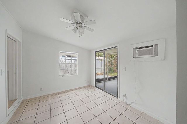 301 SE 21st Avenue, Boynton Beach, FL 33435